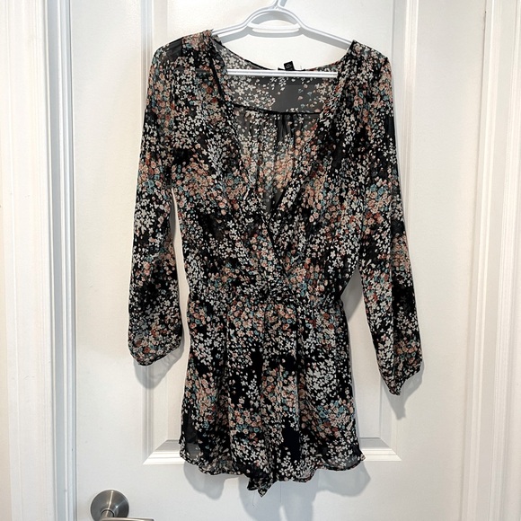 Cute romper - Picture 1 of 2